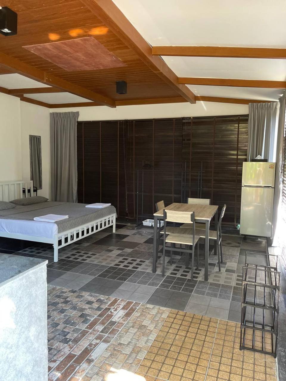 Maikhao Island House *
